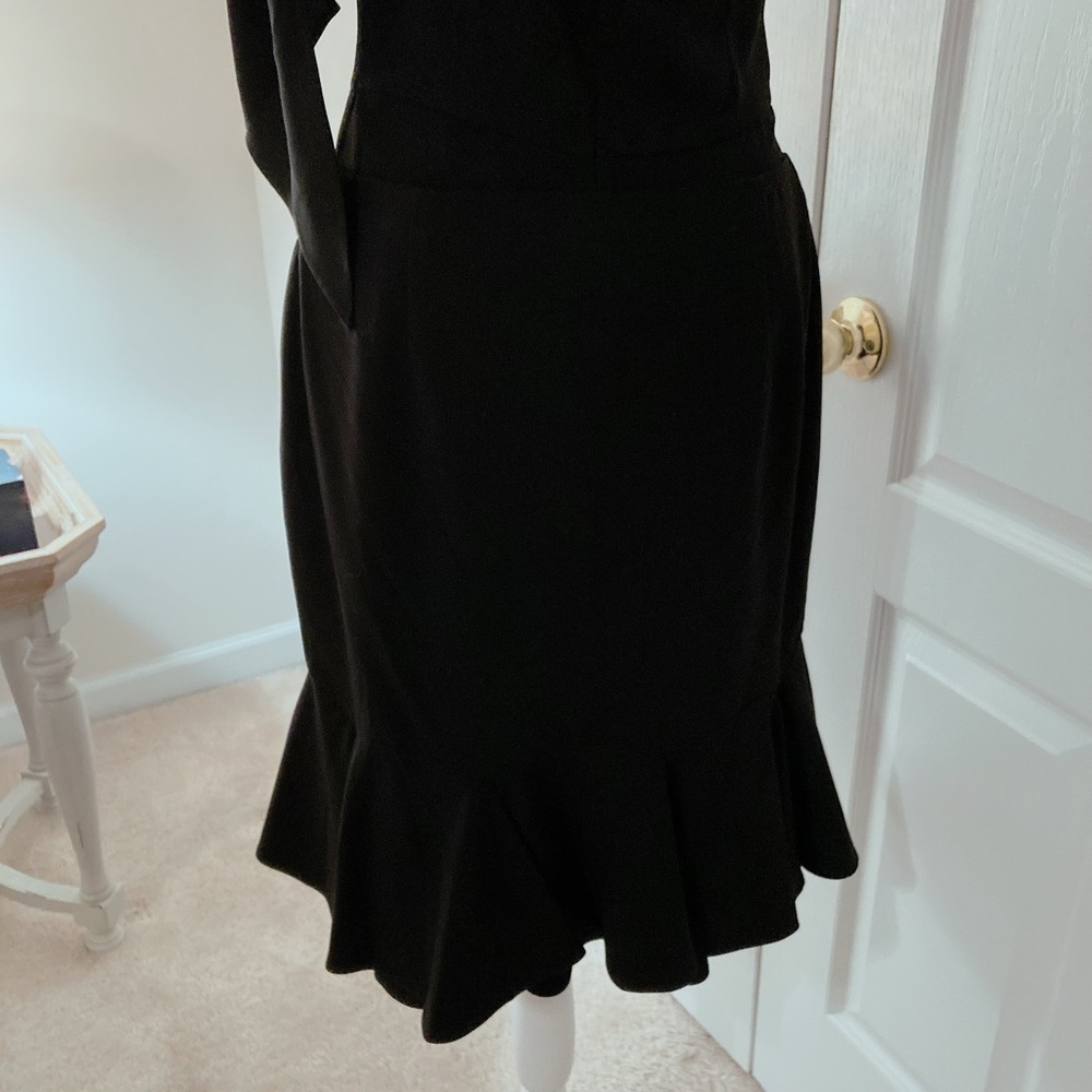 Nine West. Size 4. Beautiful black skirt.